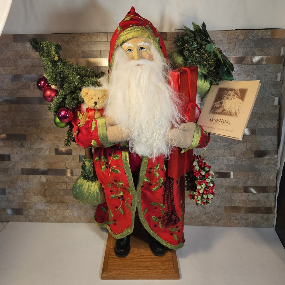 Lynn Haney Santa Holly Berry Splendor 2866 Signed 2006 Christmas Figure 21in